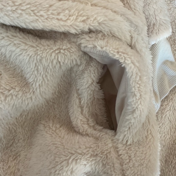 Express Pull-Over - Picture 3 of 4